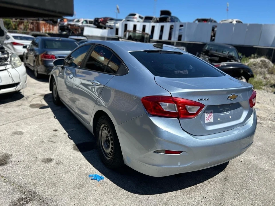 2017 Chevrolet Cruze - Image 8 of 10