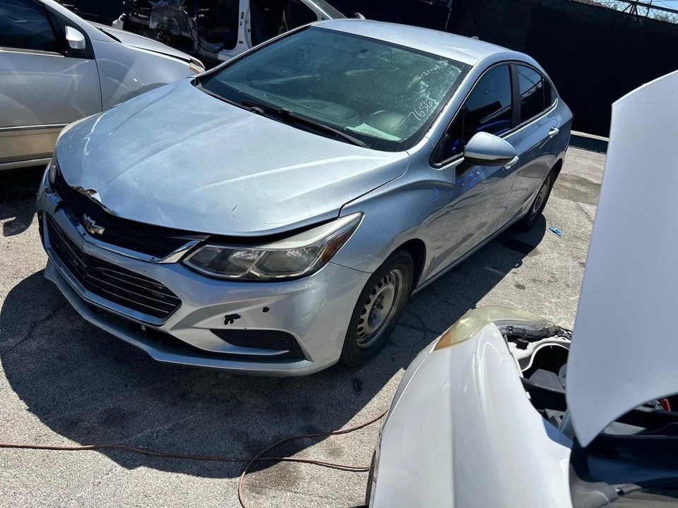 2017 Chevrolet Cruze - Image 6 of 10