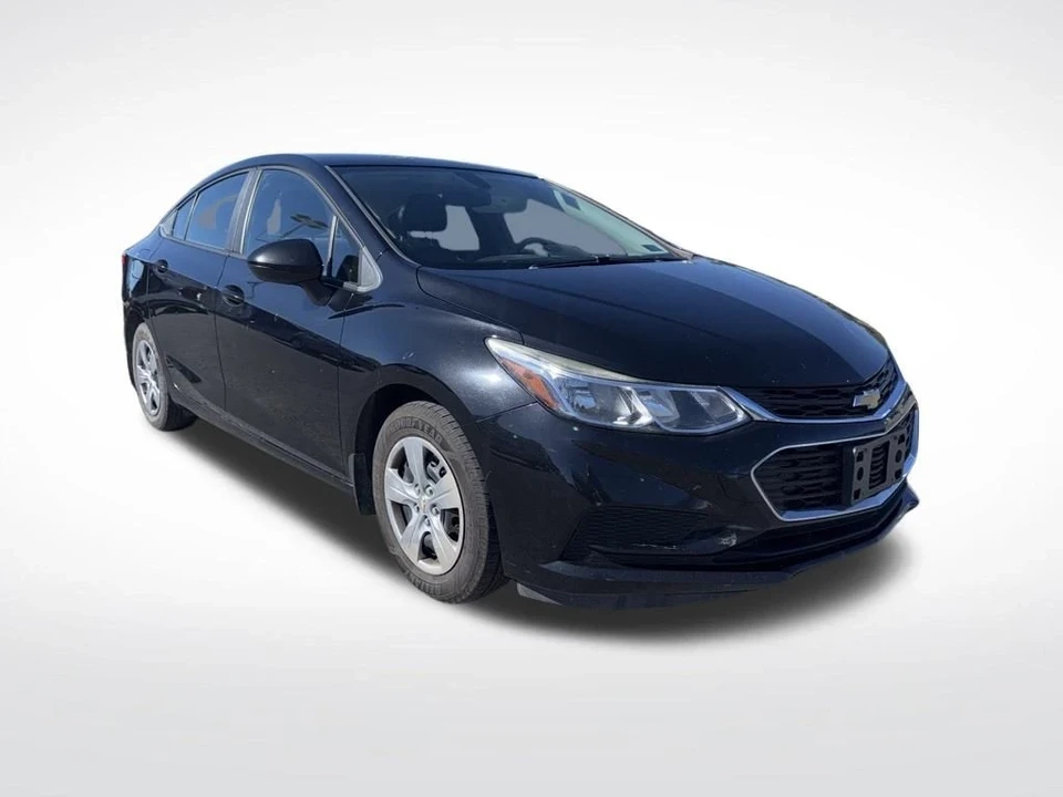 2017 Chevrolet Cruze - Image 2 of 12
