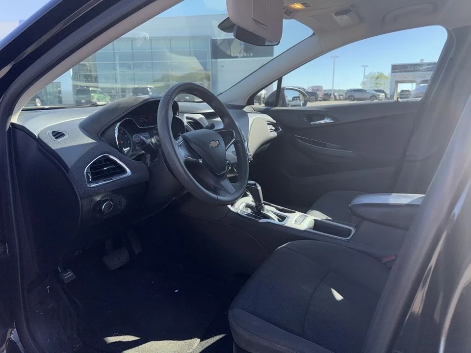 2017 Chevrolet Cruze - Image 10 of 12