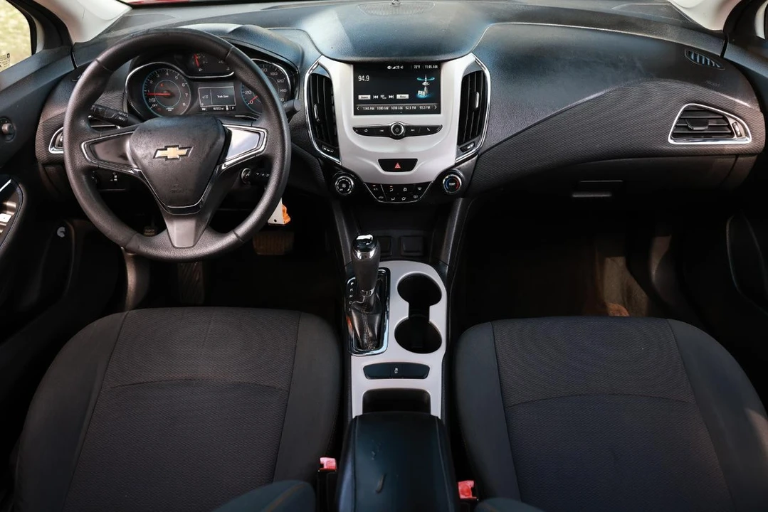 2017 Chevrolet Cruze - Image 2 of 21