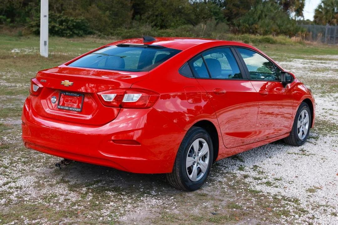2017 Chevrolet Cruze - Image 11 of 21