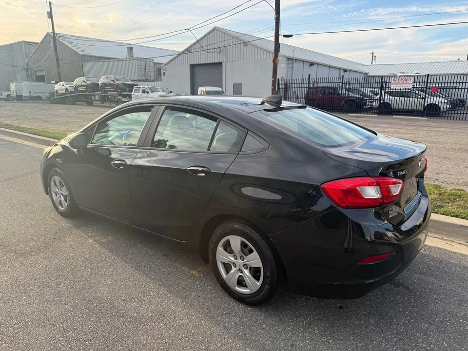 2017 Chevrolet Cruze - Image 2 of 9