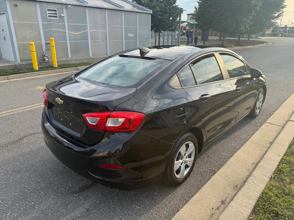2017 Chevrolet Cruze - Image 4 of 9