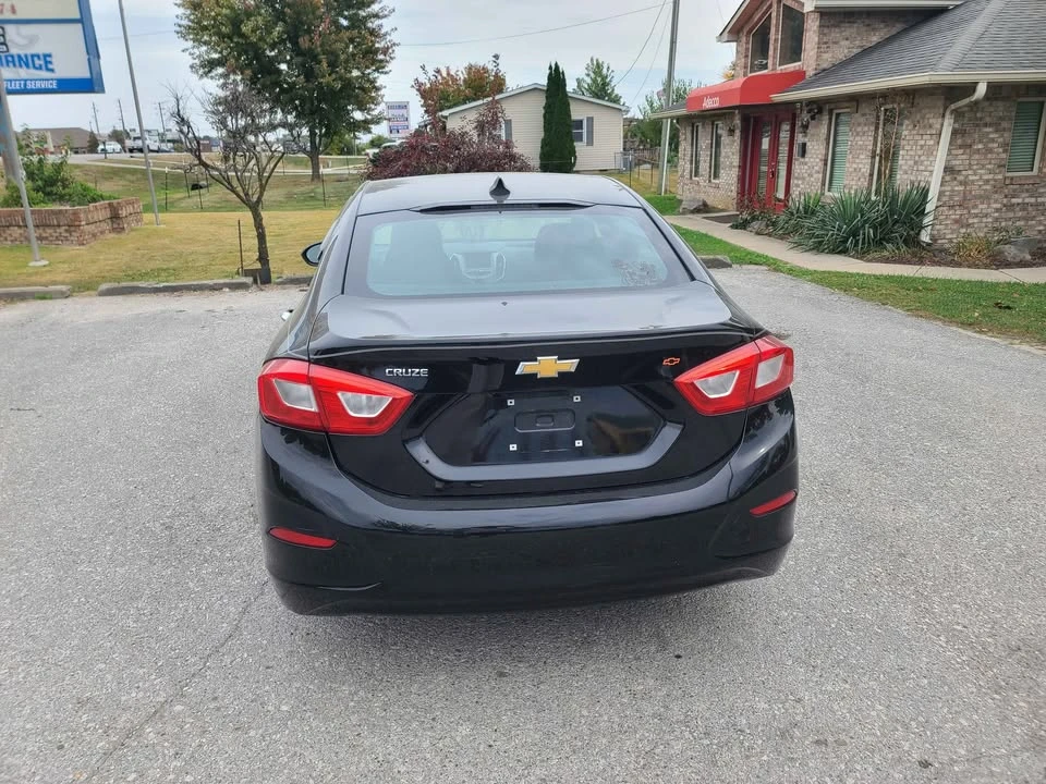 2017 Chevrolet Cruze - Image 2 of 15