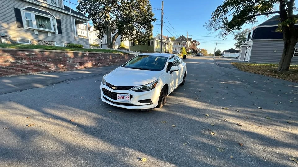 2017 Chevrolet Cruze - Image 2 of 15