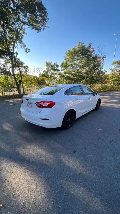 2017 Chevrolet Cruze - Image 8 of 15