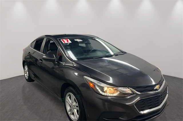 2017 Chevrolet Cruze - Image 2 of 12