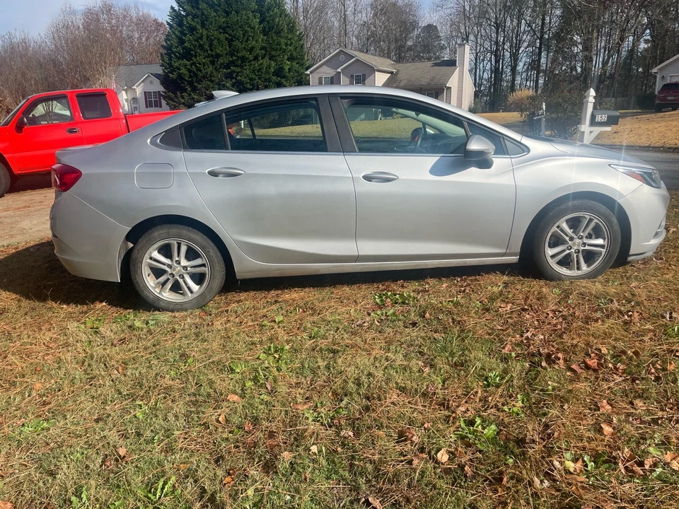 2017 Chevrolet Cruze - Image 2 of 19
