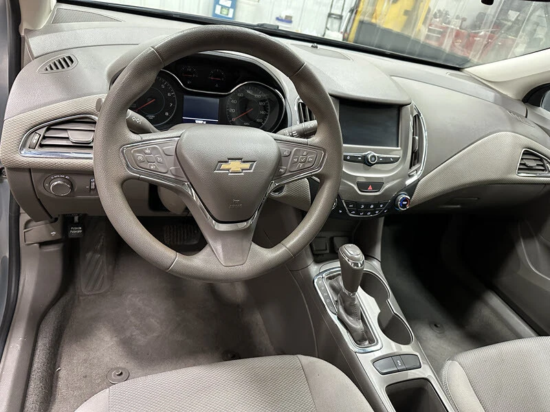 2017 Chevrolet Cruze - Image 8 of 21