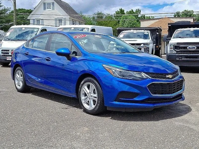 2017 Chevrolet Cruze - Image 2 of 12