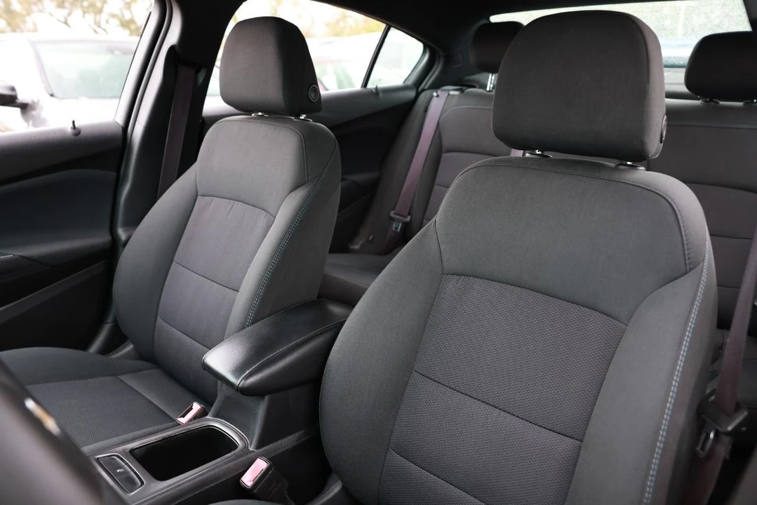 2017 Chevrolet Cruze - Image 6 of 12