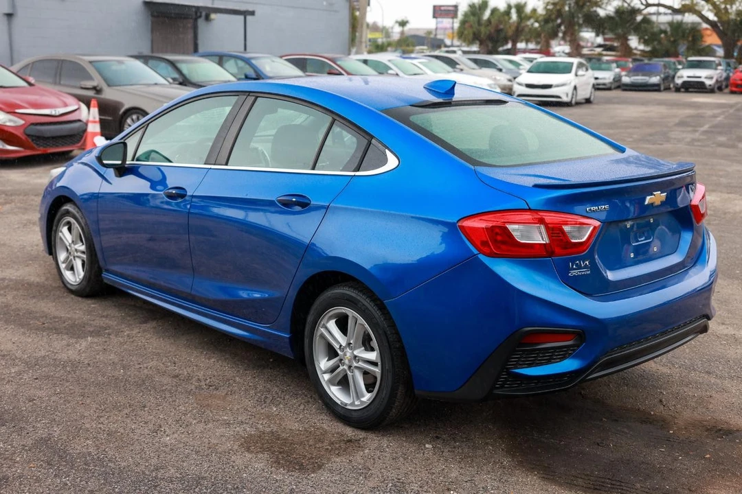 2017 Chevrolet Cruze - Image 5 of 12