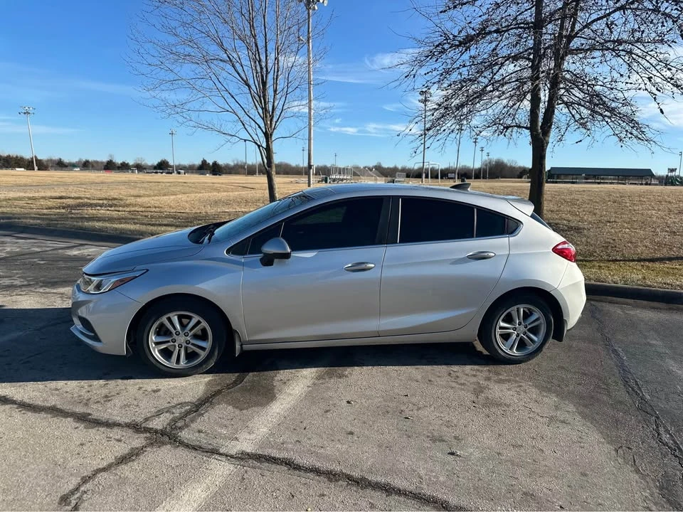 2017 Chevrolet Cruze - Image 5 of 8