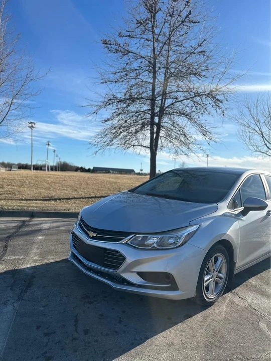 2017 Chevrolet Cruze - Image 4 of 8