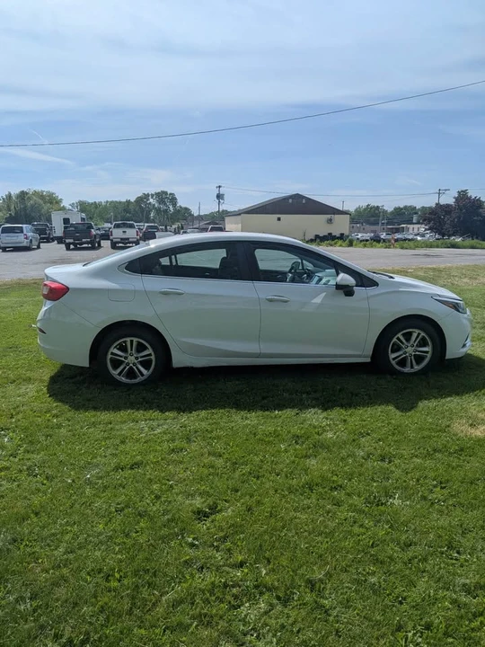 2017 Chevrolet Cruze - Image 8 of 15
