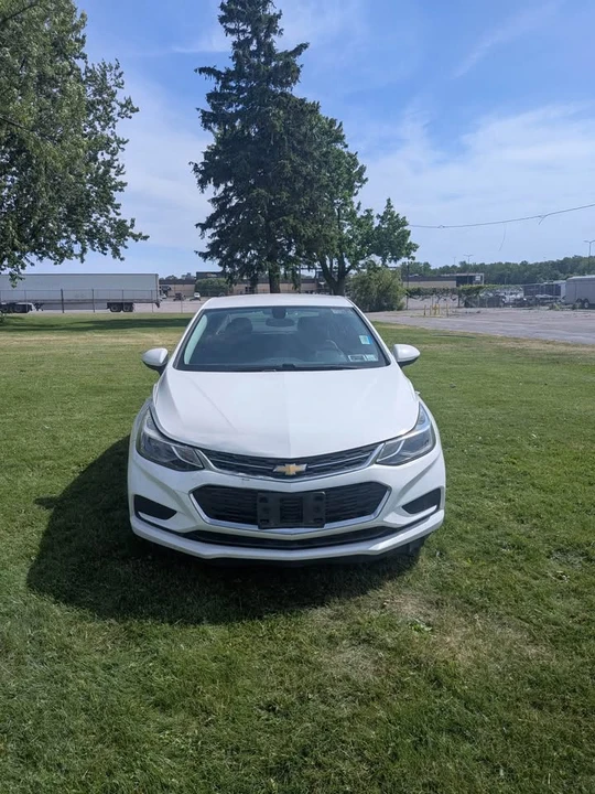 2017 Chevrolet Cruze - Image 2 of 15