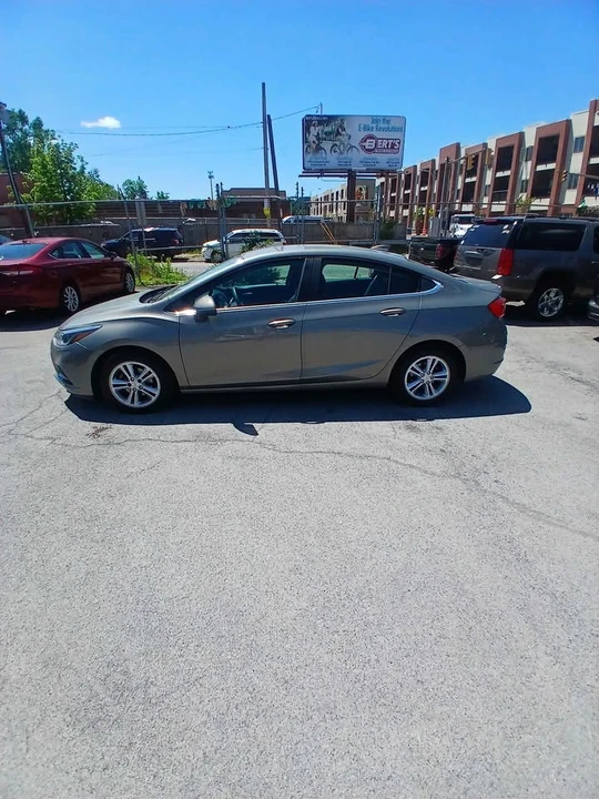 2017 Chevrolet Cruze - Image 8 of 10