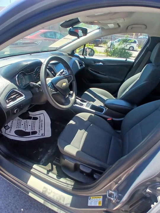 2017 Chevrolet Cruze - Image 2 of 10