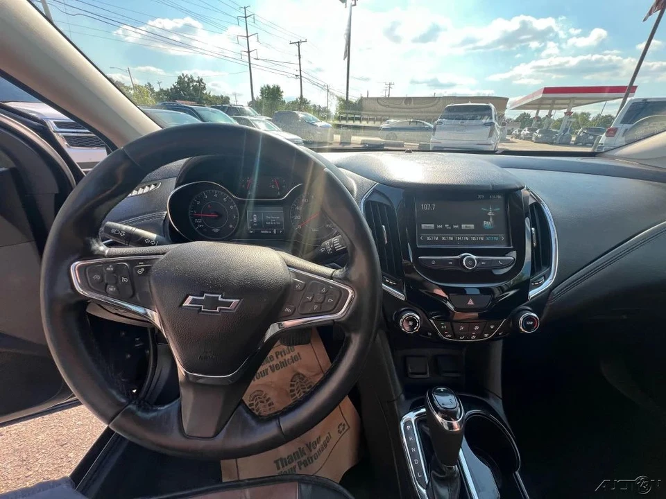 2017 Chevrolet Cruze - Image 11 of 12