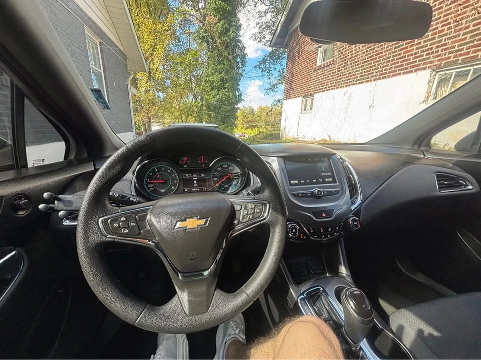 2017 Chevrolet Cruze - Image 8 of 11