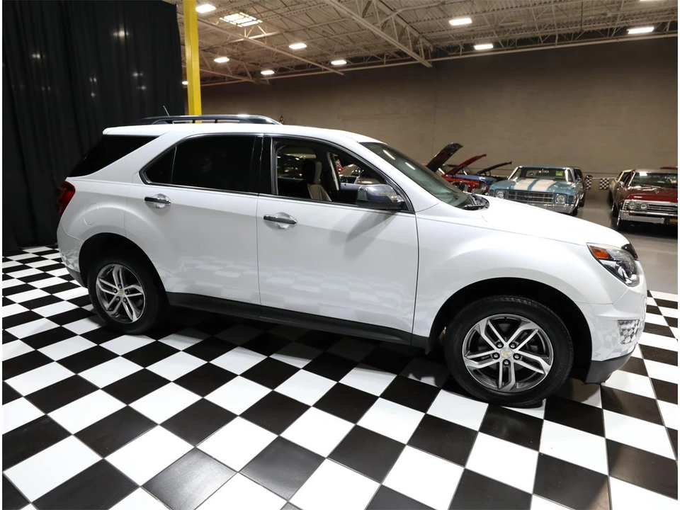 2017 Chevrolet Equinox - Image 13 of 31