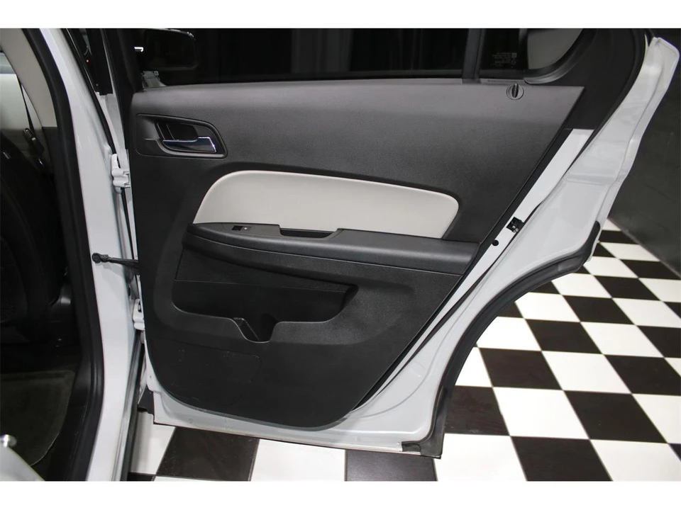 2017 Chevrolet Equinox - Image 28 of 31