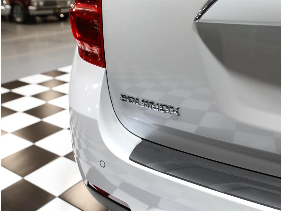 2017 Chevrolet Equinox - Image 16 of 31