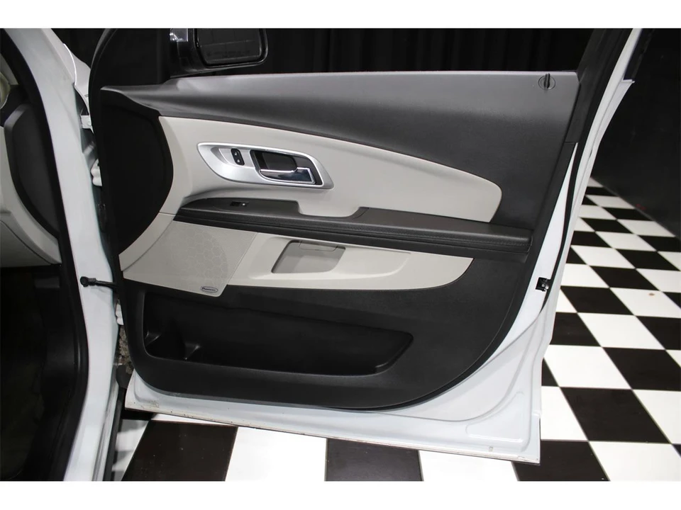 2017 Chevrolet Equinox - Image 25 of 31