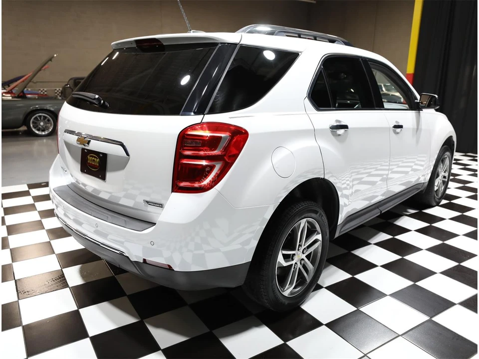 2017 Chevrolet Equinox - Image 14 of 31