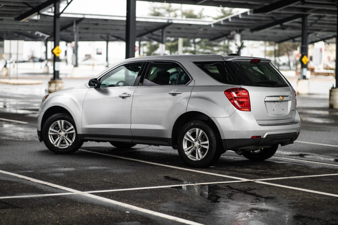 2017 Chevrolet Equinox - Image 9 of 15