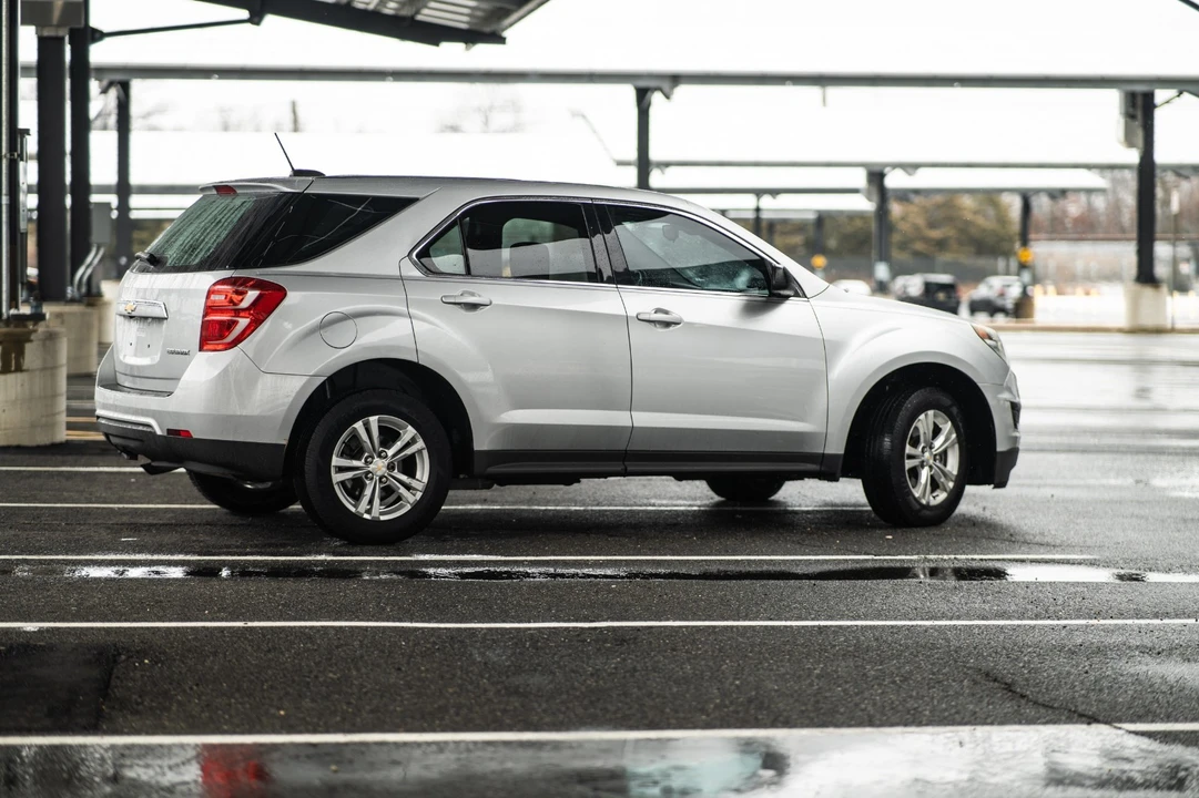 2017 Chevrolet Equinox - Image 5 of 15