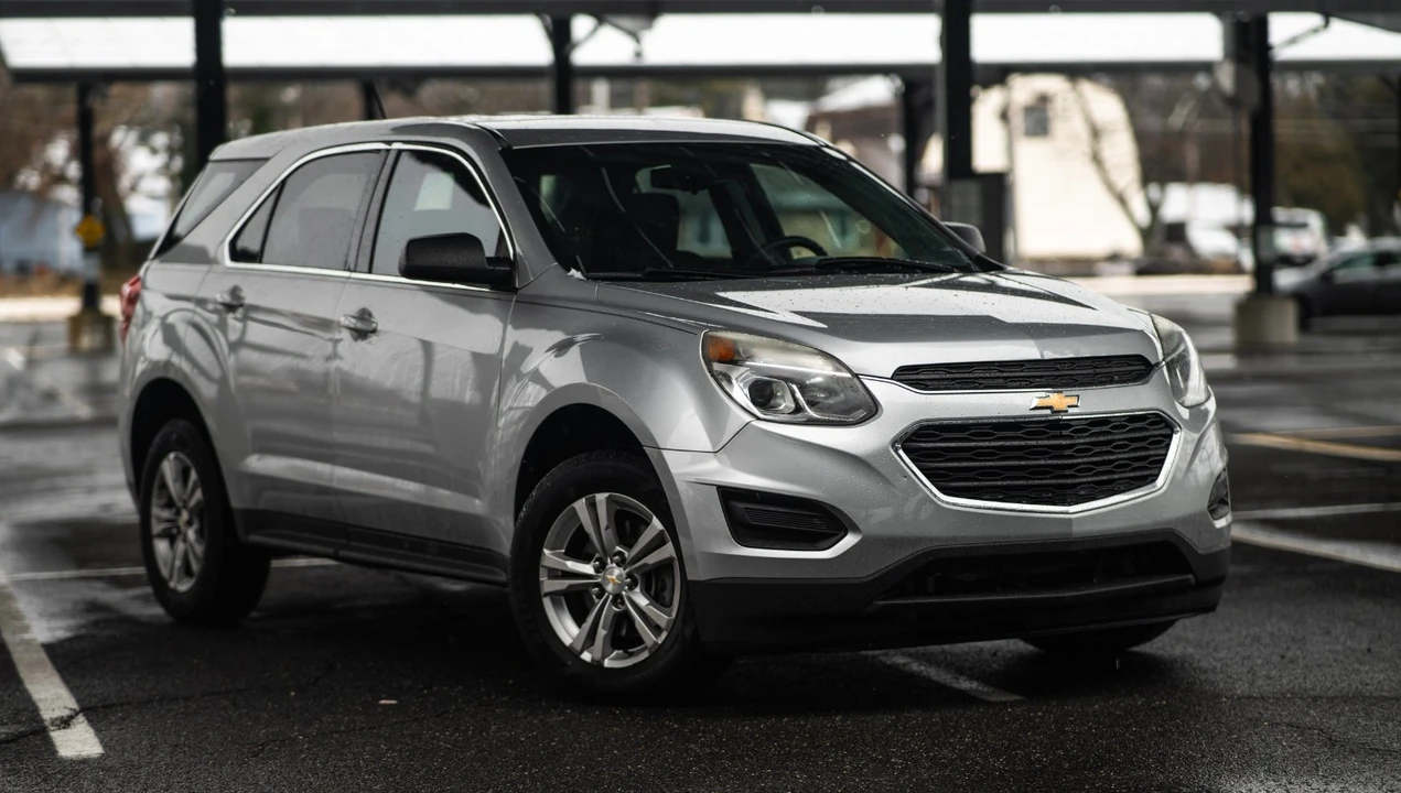2017 Chevrolet Equinox - Image 2 of 15