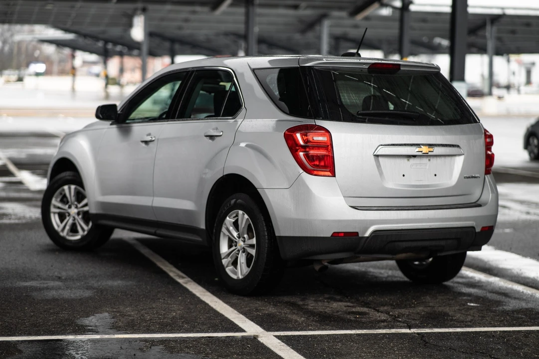 2017 Chevrolet Equinox - Image 8 of 15