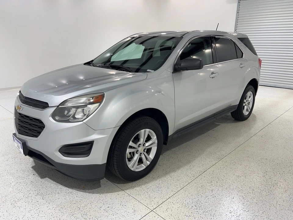2017 Chevrolet Equinox - Image 8 of 12
