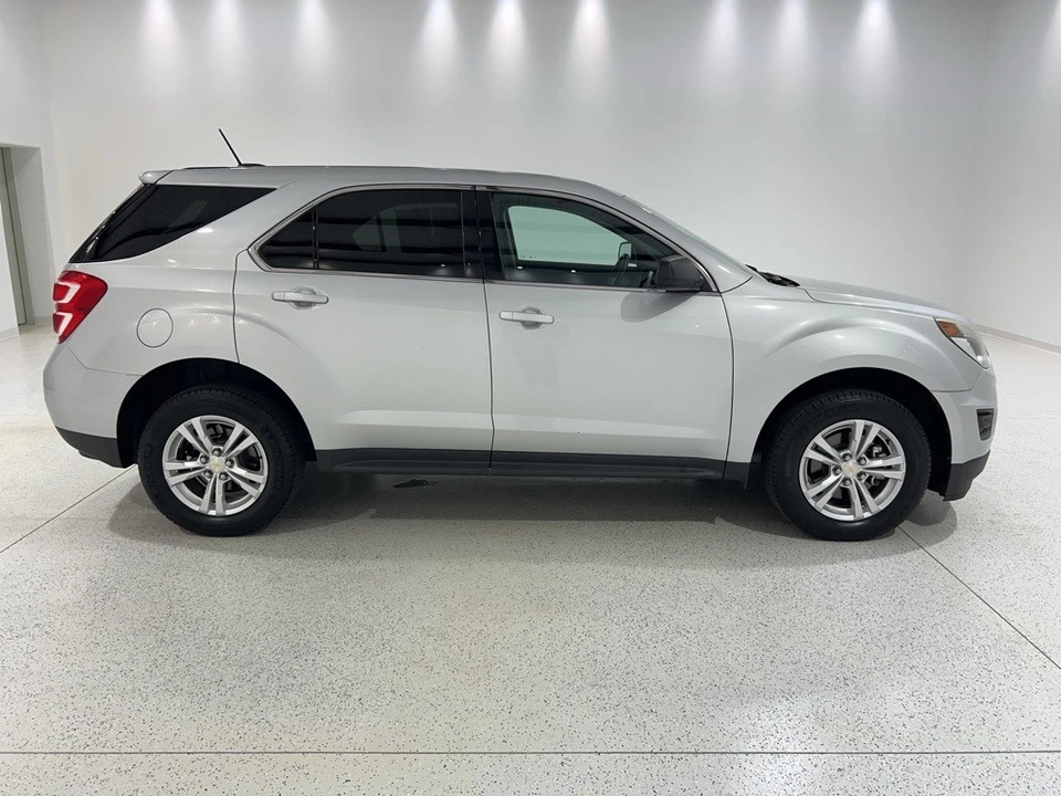 2017 Chevrolet Equinox - Image 5 of 12