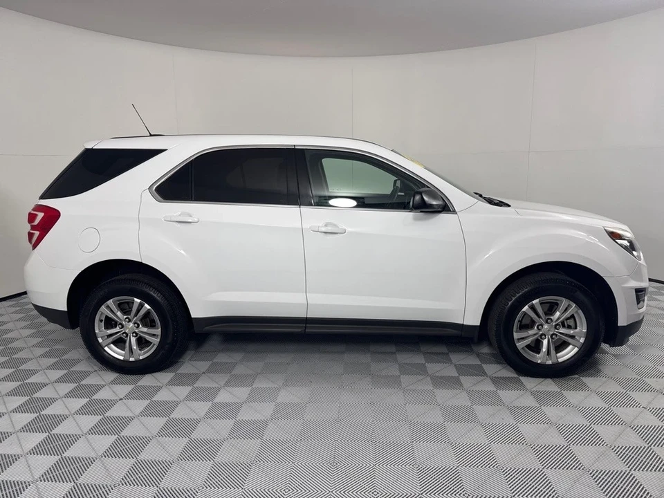 2017 Chevrolet Equinox - Image 4 of 12