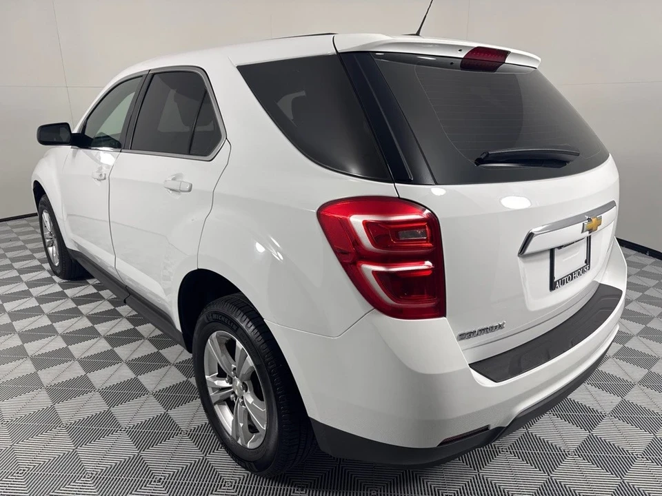 2017 Chevrolet Equinox - Image 8 of 12