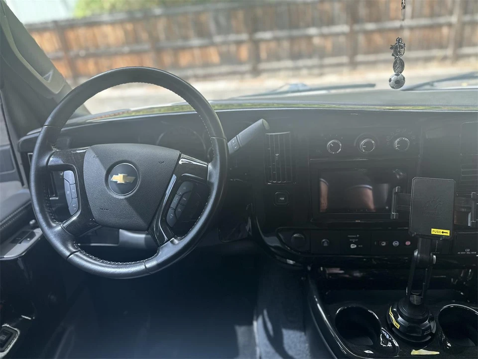 2017 Chevrolet Express - Image 6 of 11