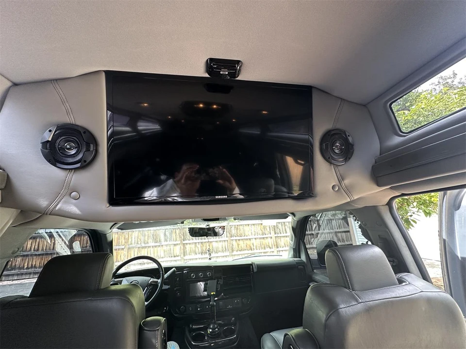 2017 Chevrolet Express - Image 7 of 11