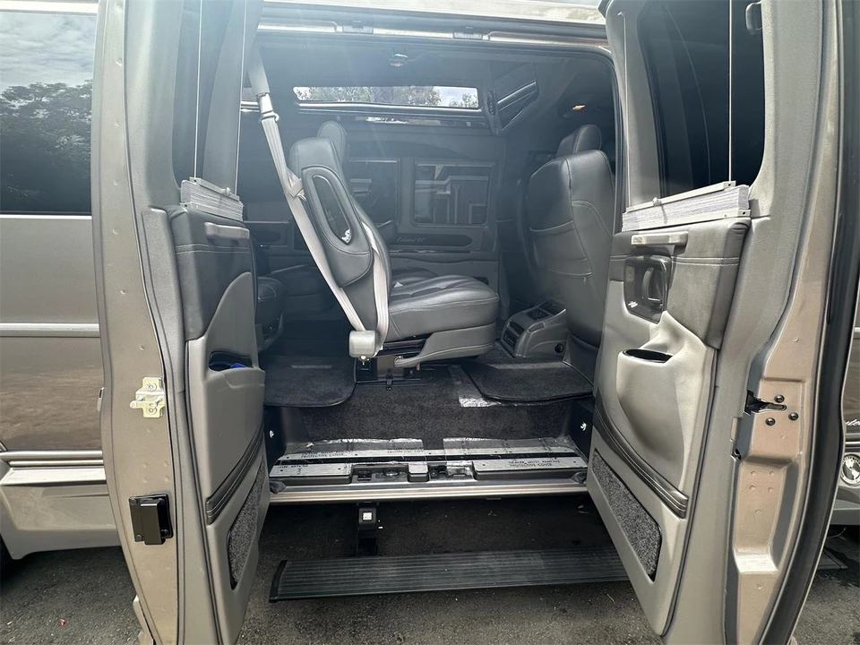 2017 Chevrolet Express - Image 8 of 11