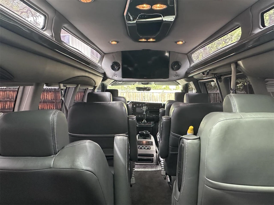 2017 Chevrolet Express - Image 10 of 11