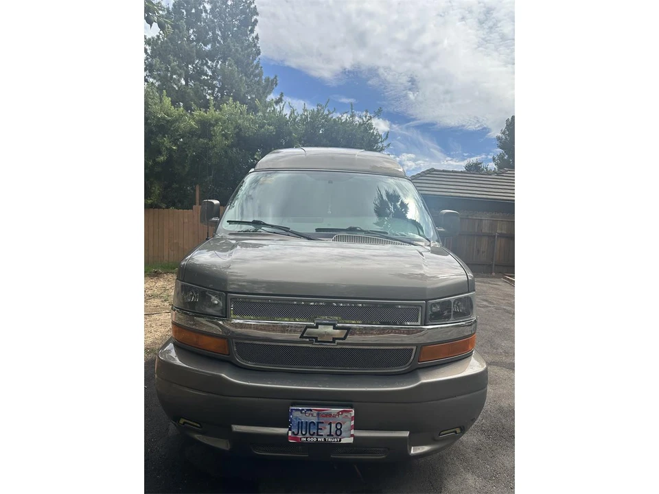 2017 Chevrolet Express - Image 2 of 11