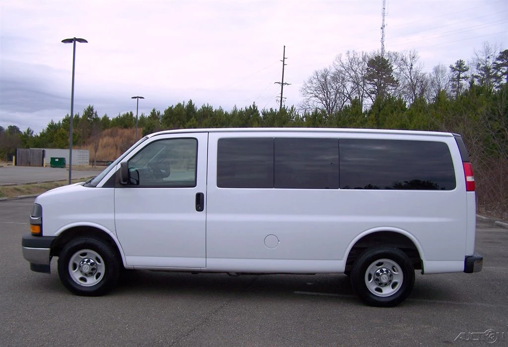 2017 Chevrolet Express - Image 7 of 21