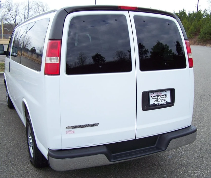 2017 Chevrolet Express - Image 19 of 21