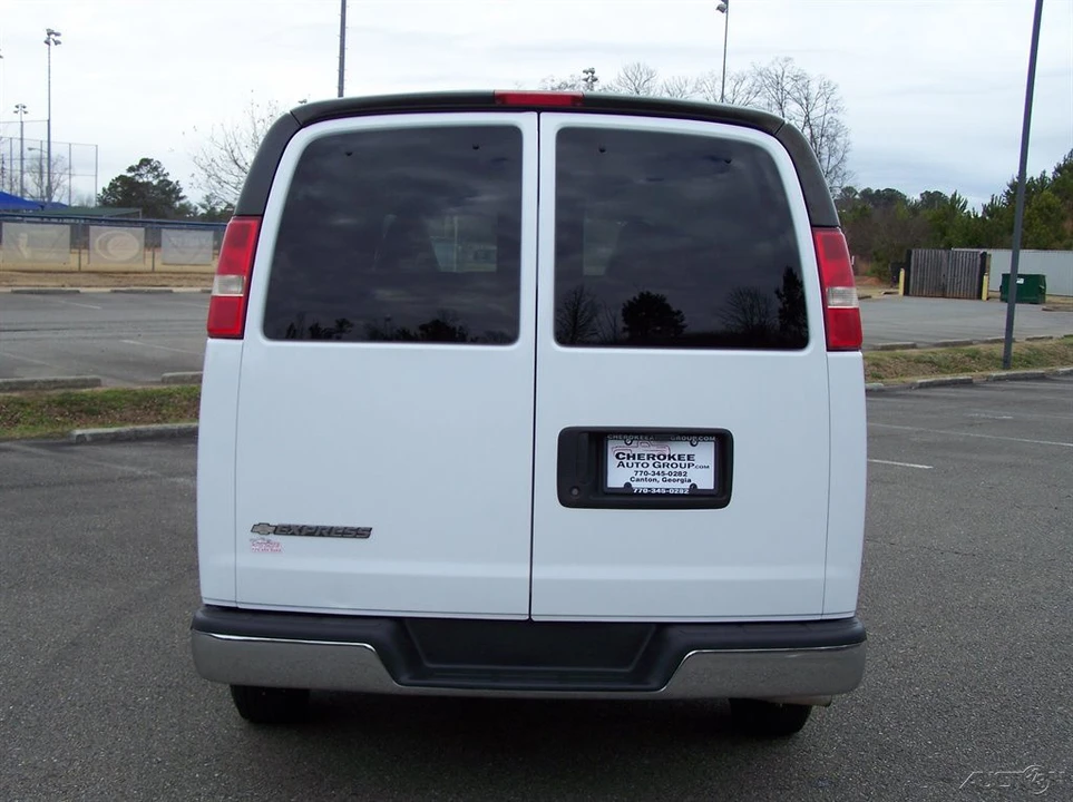 2017 Chevrolet Express - Image 18 of 21