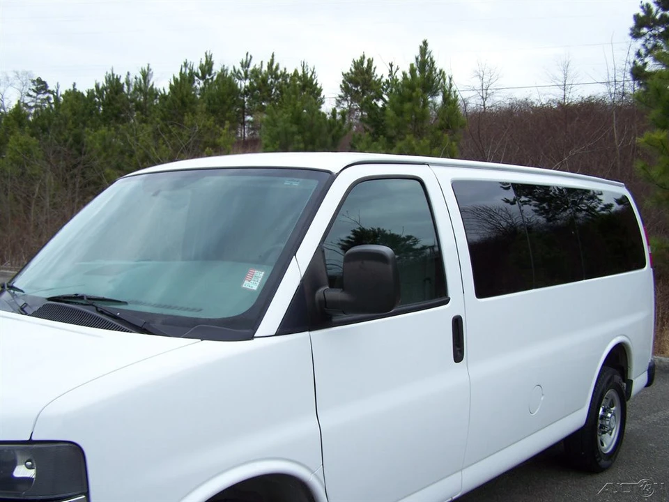 2017 Chevrolet Express - Image 12 of 21