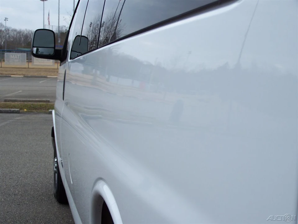 2017 Chevrolet Express - Image 17 of 21