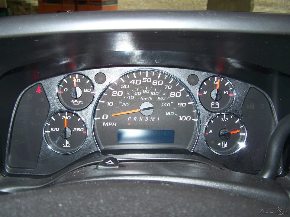 2017 Chevrolet Express - Image 10 of 21
