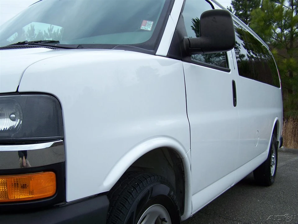 2017 Chevrolet Express - Image 13 of 21